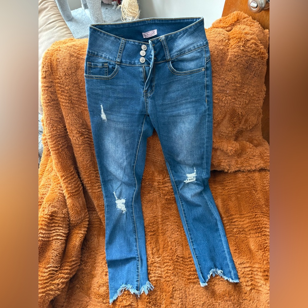 ISSI Distressed Skinny Jeans in Blue
